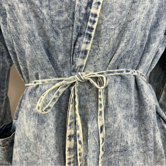 Vibrant M.i.u Hooded Acid Wash Denim Lightweight Jacket - Picture 5 of 13